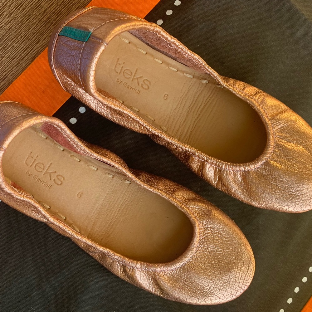 Like new Rose Gold Glam Tieks